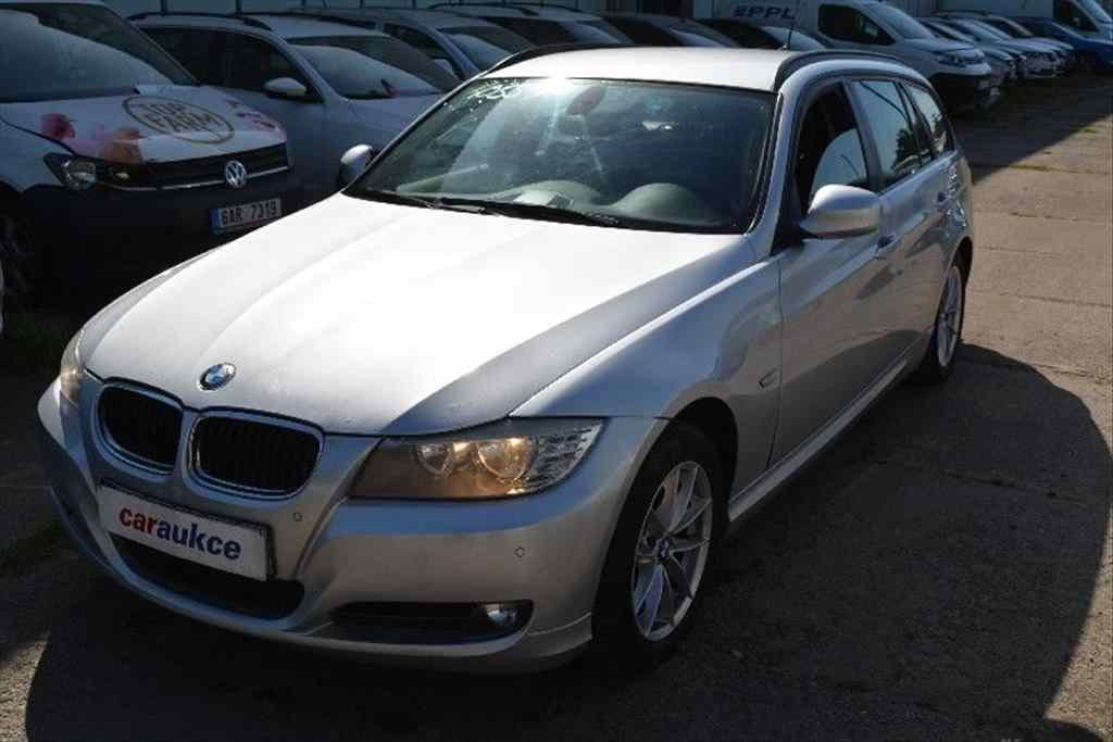 BMW Řada 3 320 D TOURING AT